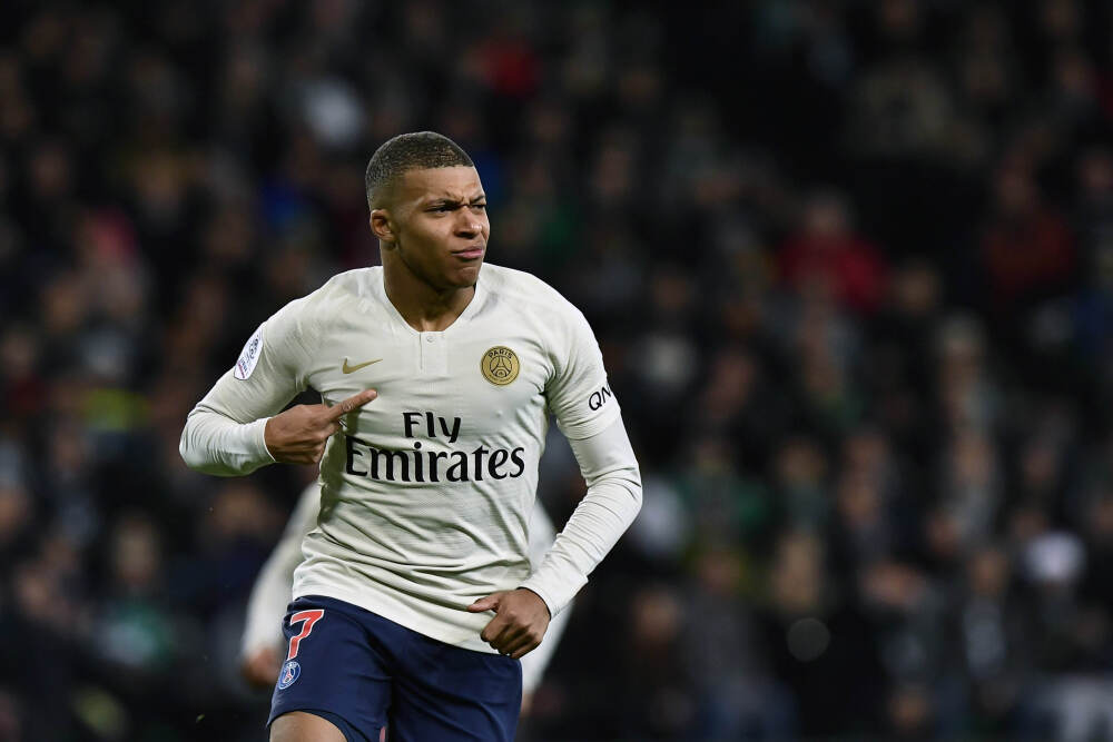 2026春节档格局已定: 《飞驰人生3》一超多强, 国师武侠片均非对手